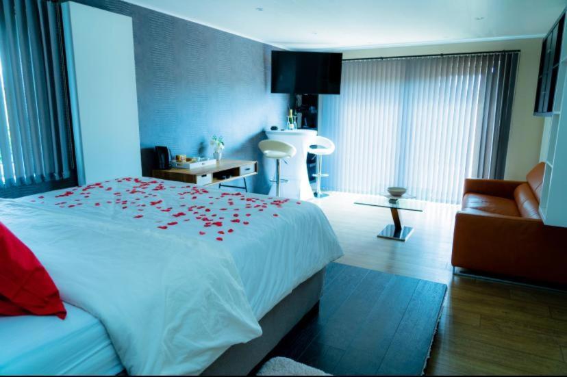 Luxury House Bed & Breakfast Remersdaal Exterior photo